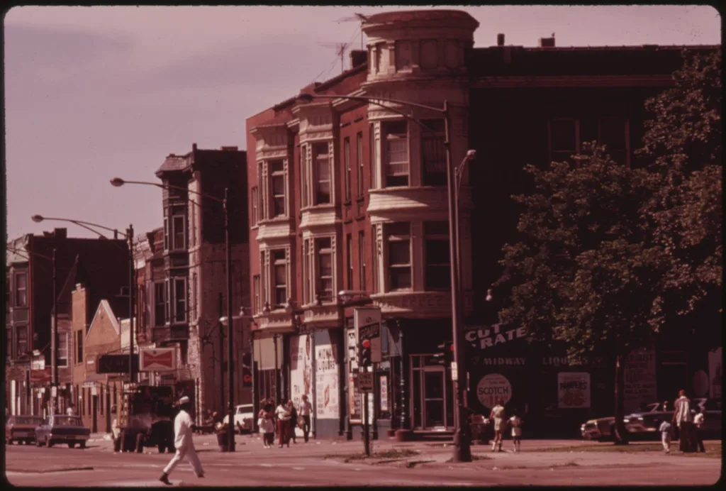 A historic image of Chicago's Southside featuring typical housing units. 